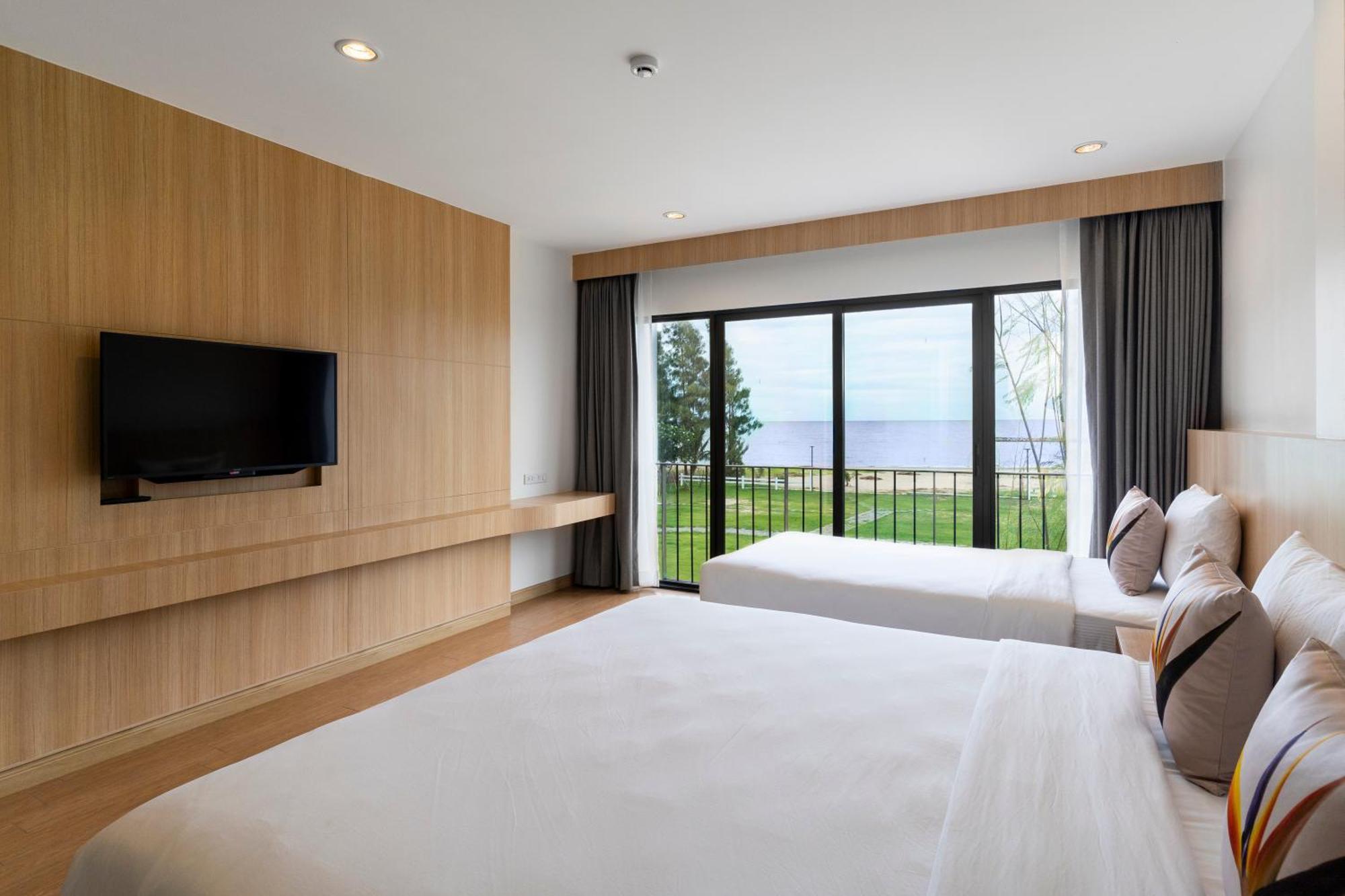 Hatchao Heritage Beach Front Resort Ban Hat Cha Samran Exteriör bild